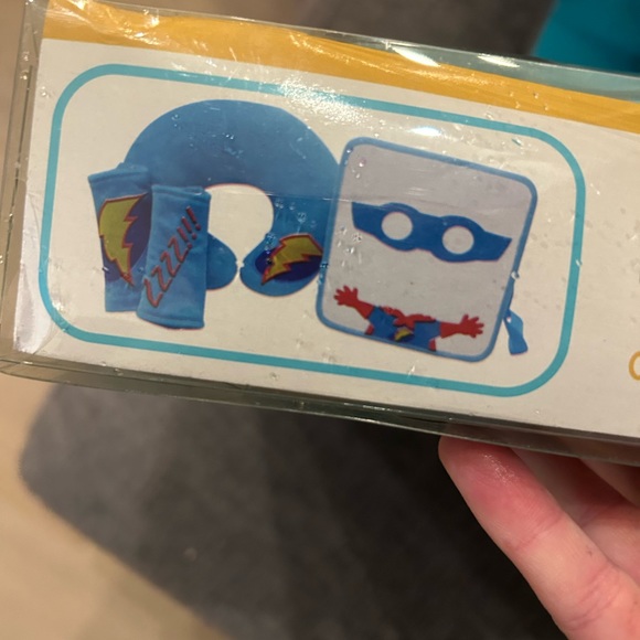 Kid Travel Set - Picture 3 of 4